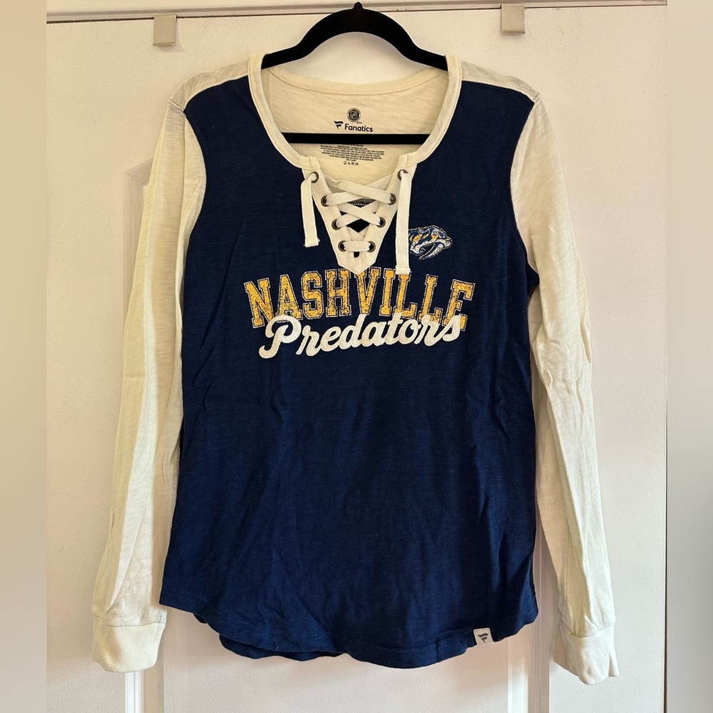 EUC Fanatics women’s long sleeve lace-up Nashville Predator’s Hockey shirt